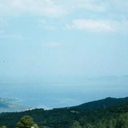A Luna Rossa Coti-Chiavari (Corsica)