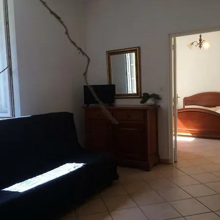 A Luna Rossa Apartment *